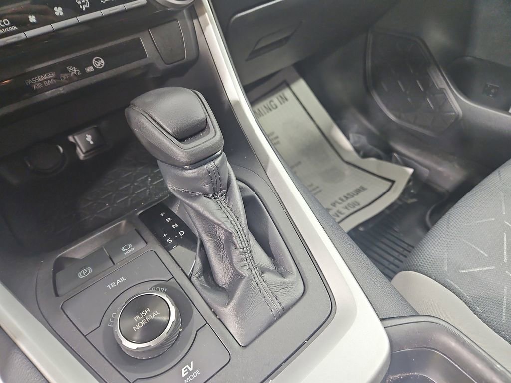 Used 2021 Toyota RAV4 XLE w/ Convenience Package image 23