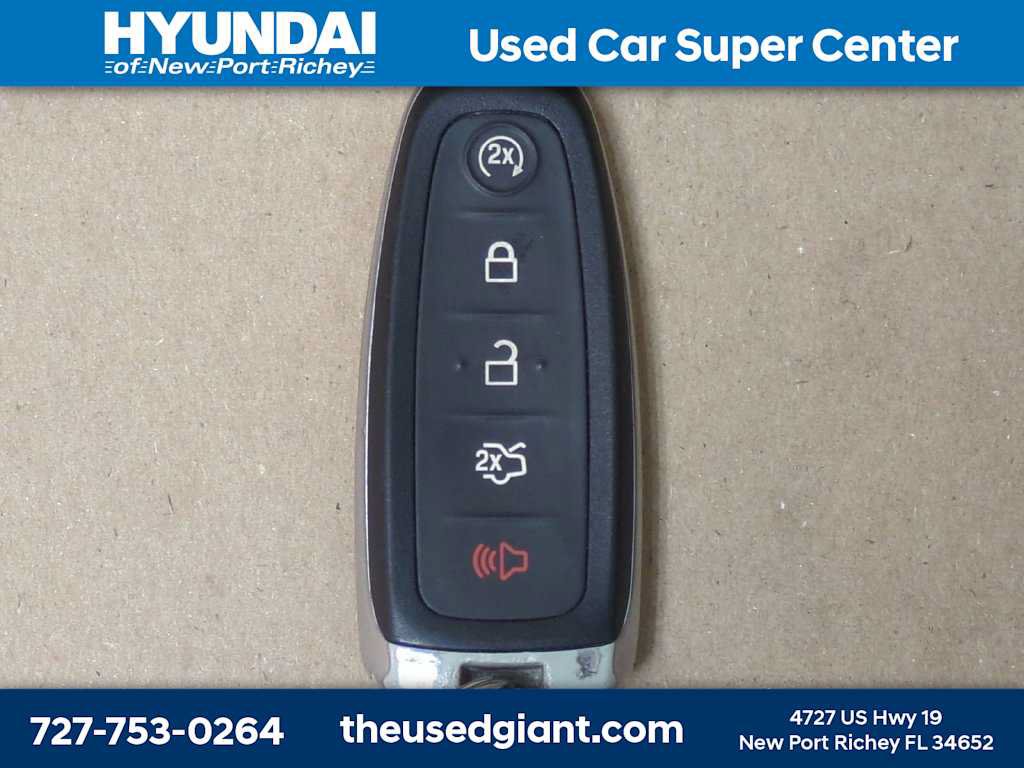 Used 2015 Ford Taurus Limited w/ Equipment Group 301A FWD image 31