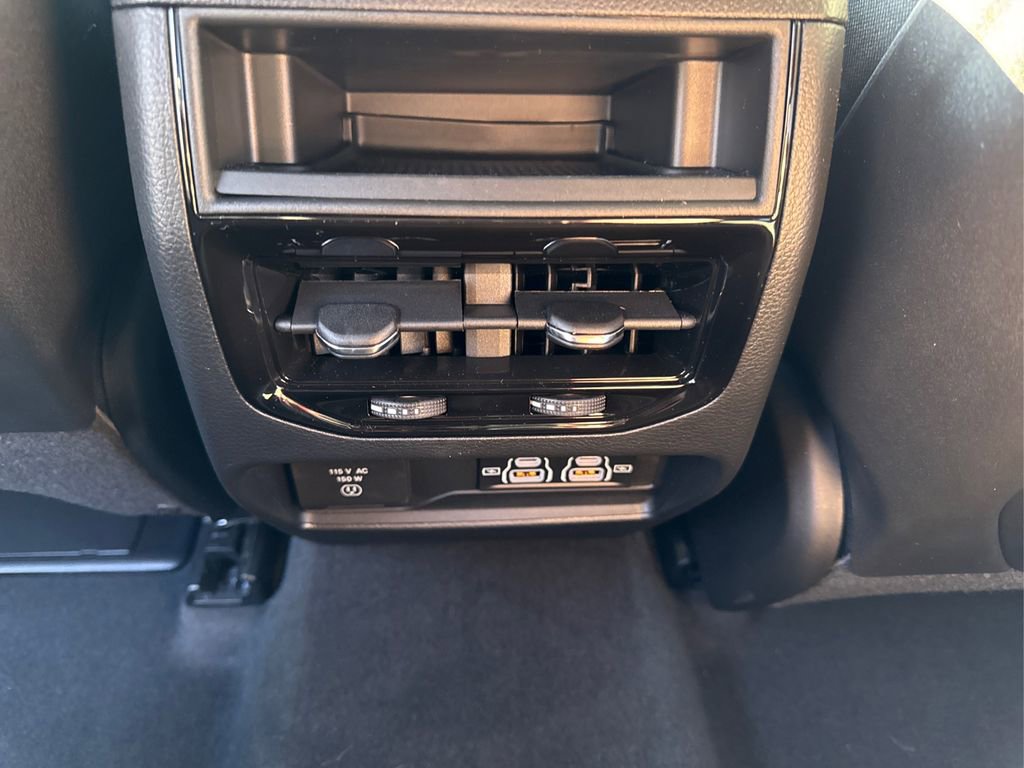 Used 2025 Jeep Grand Cherokee Altitude image 33