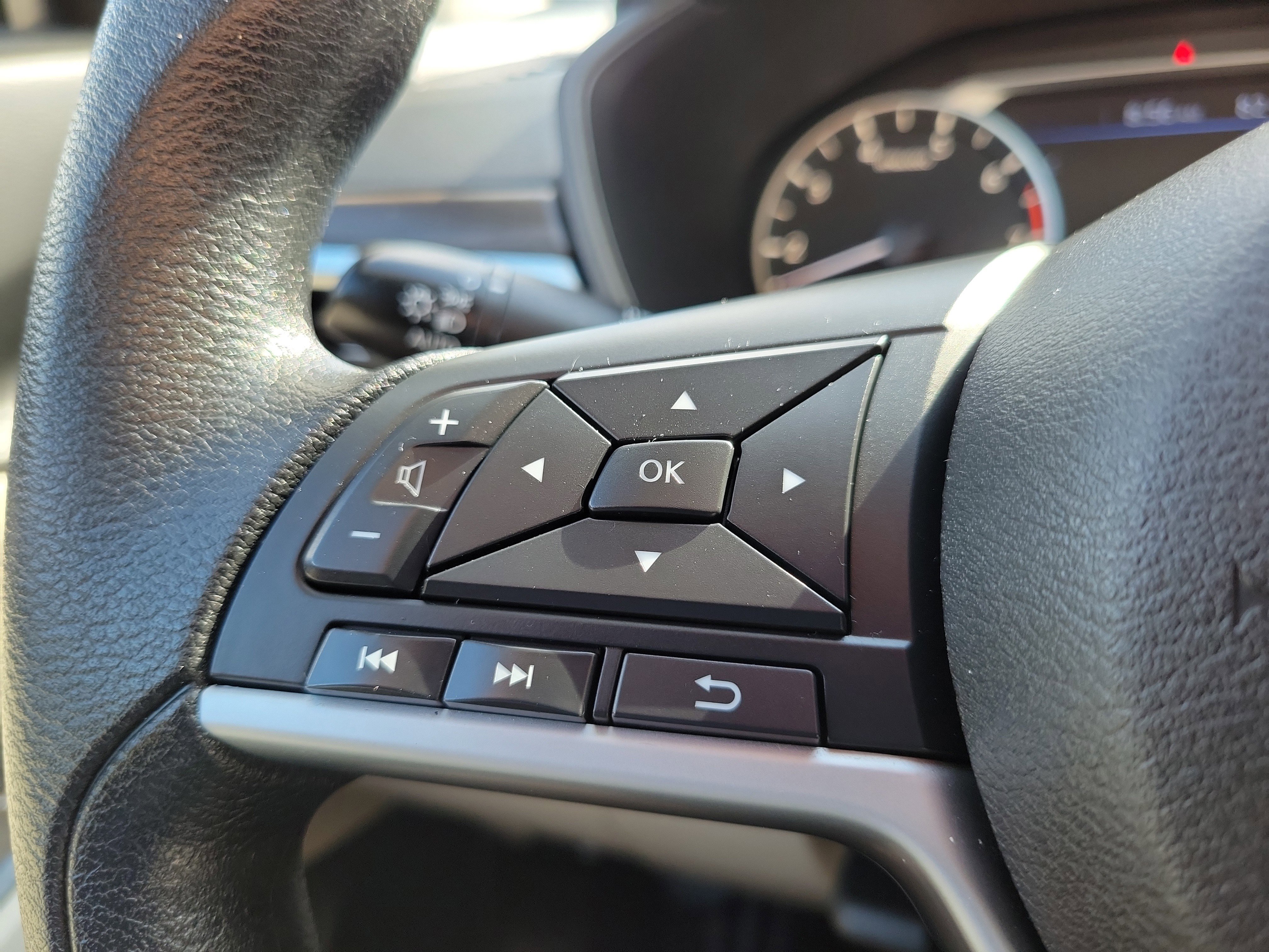 Used 2025 Nissan Altima 2.5 SV FWD image 21