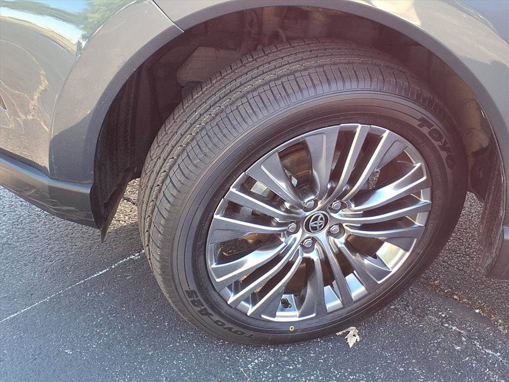 Used 2021 Toyota Venza Limited image 19