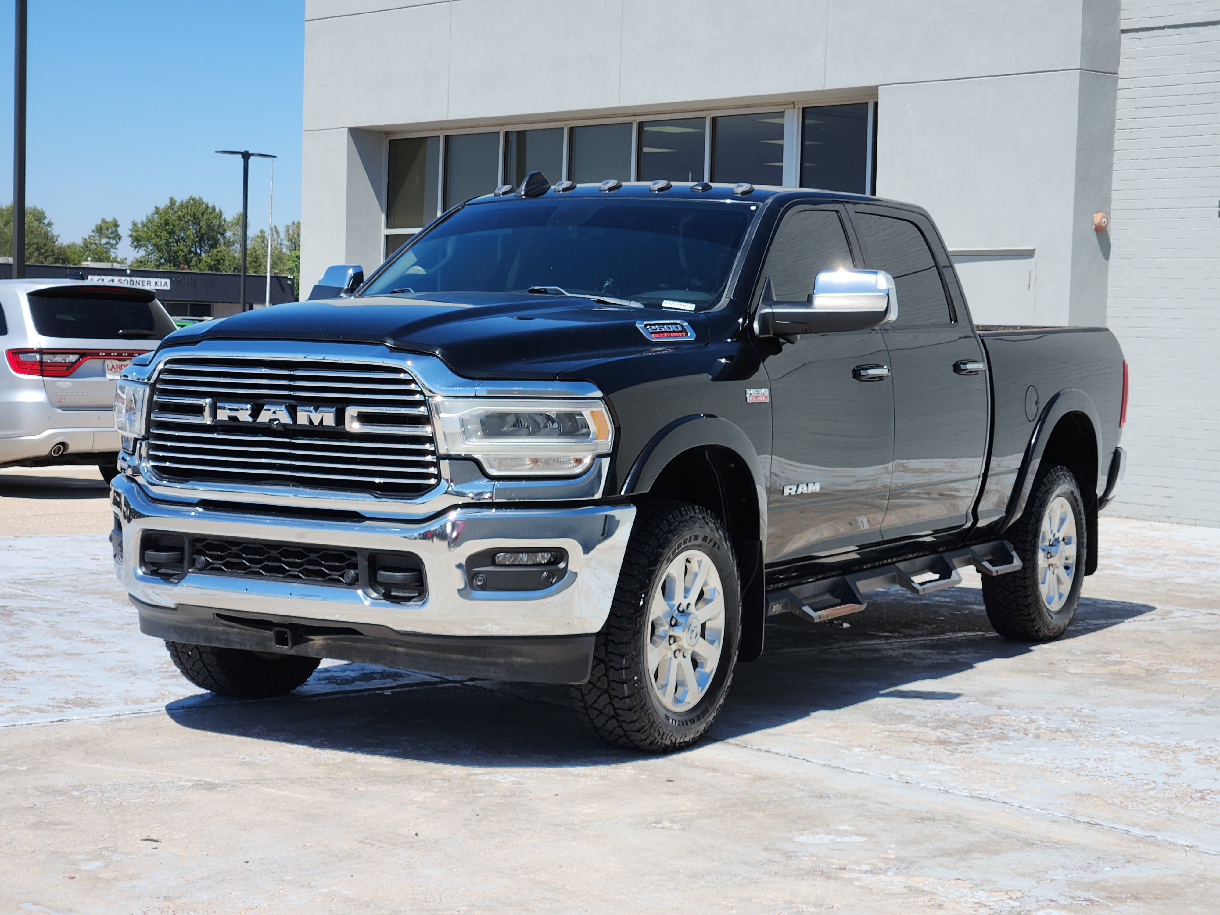 Used 2022 RAM 2500 Laramie AWD/4WD image 4