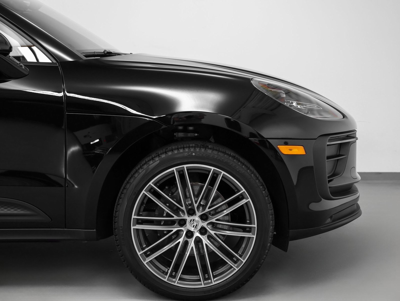 Used 2025 Porsche Macan image 14