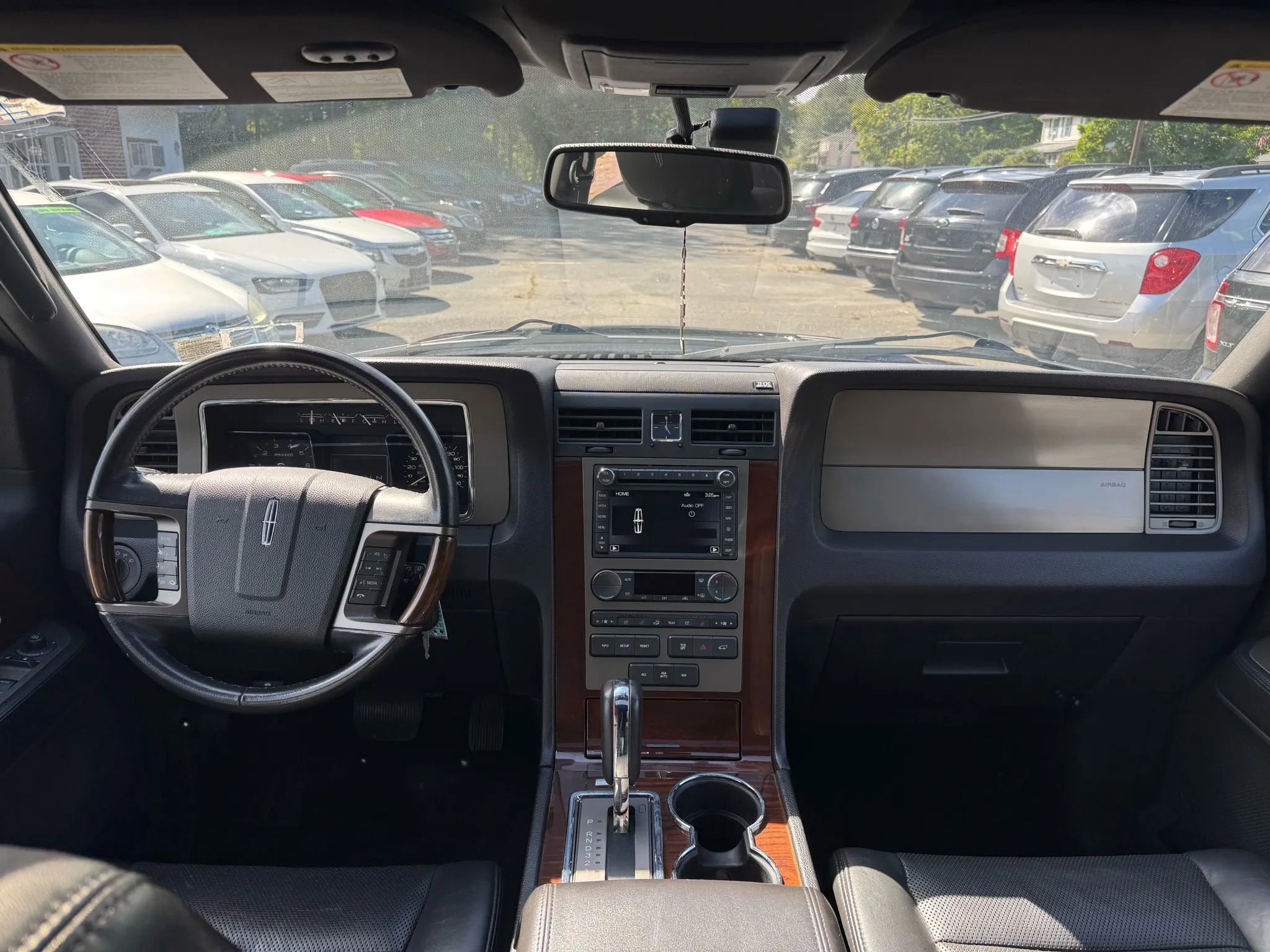 Used 2013 Lincoln Navigator 4WD image 17