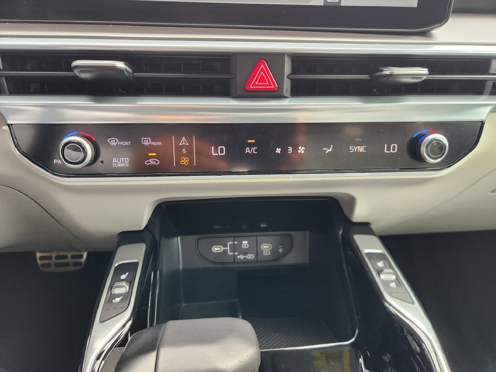 Used 2024 Kia Sorento SX FWD image 18
