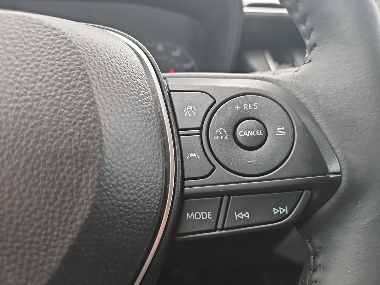 Used 2024 Toyota Corolla Cross LE w/ Moonroof Package FWD image 29