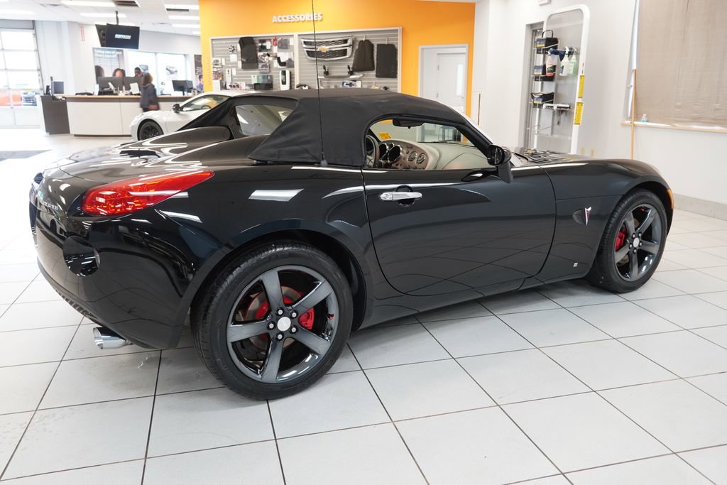 Used 2007 Pontiac Solstice Convertible RWD image 30