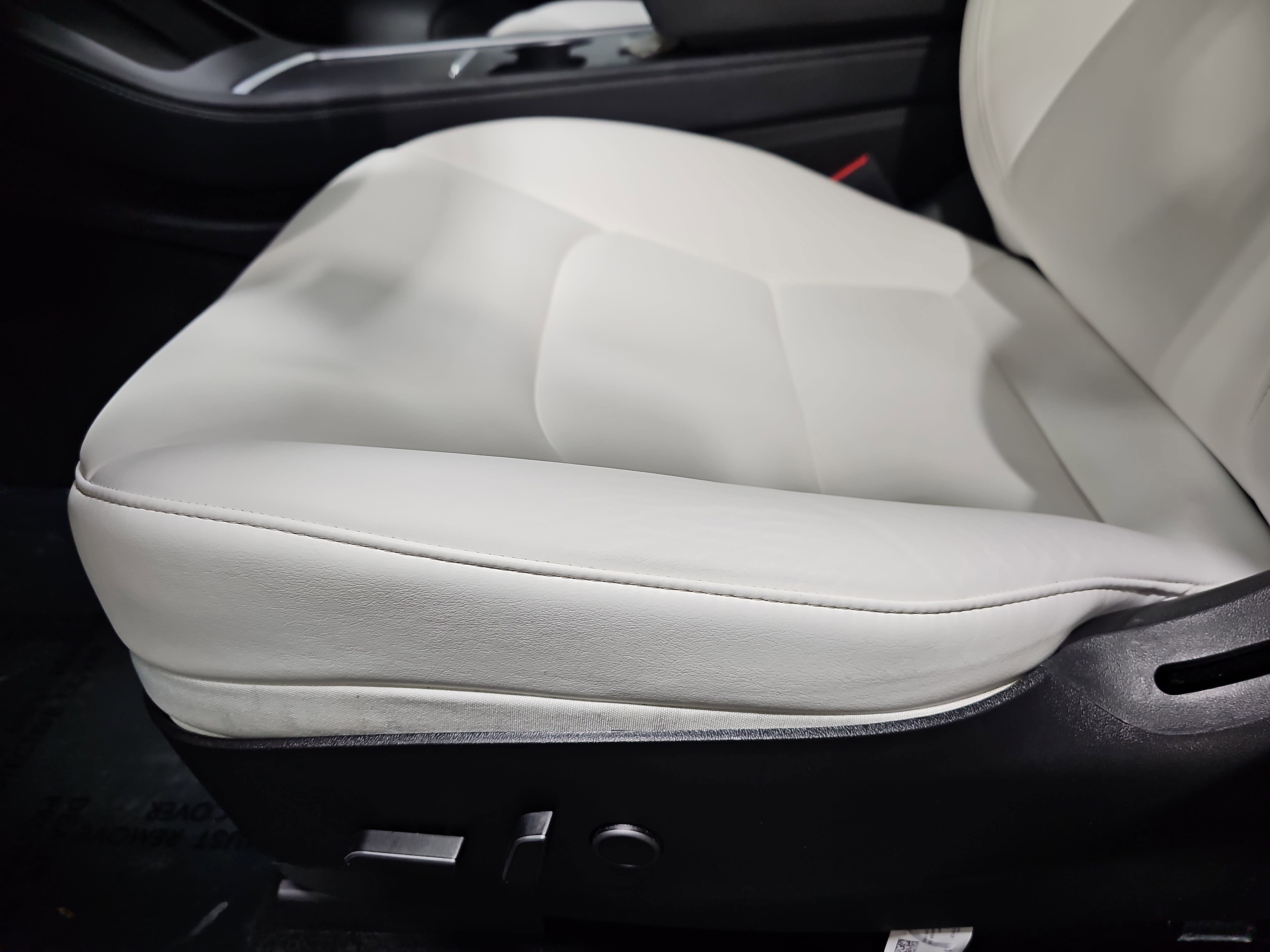 Used 2022 Tesla Model Y Long Range image 30