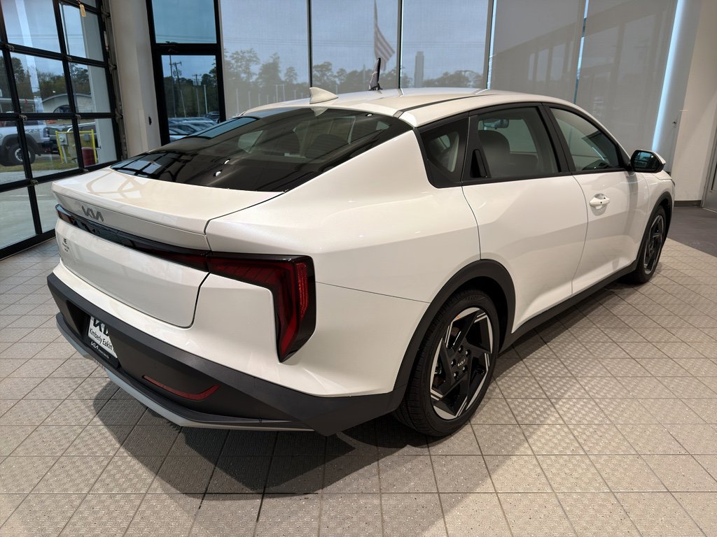 Used 2025 Kia K4 EX image 5