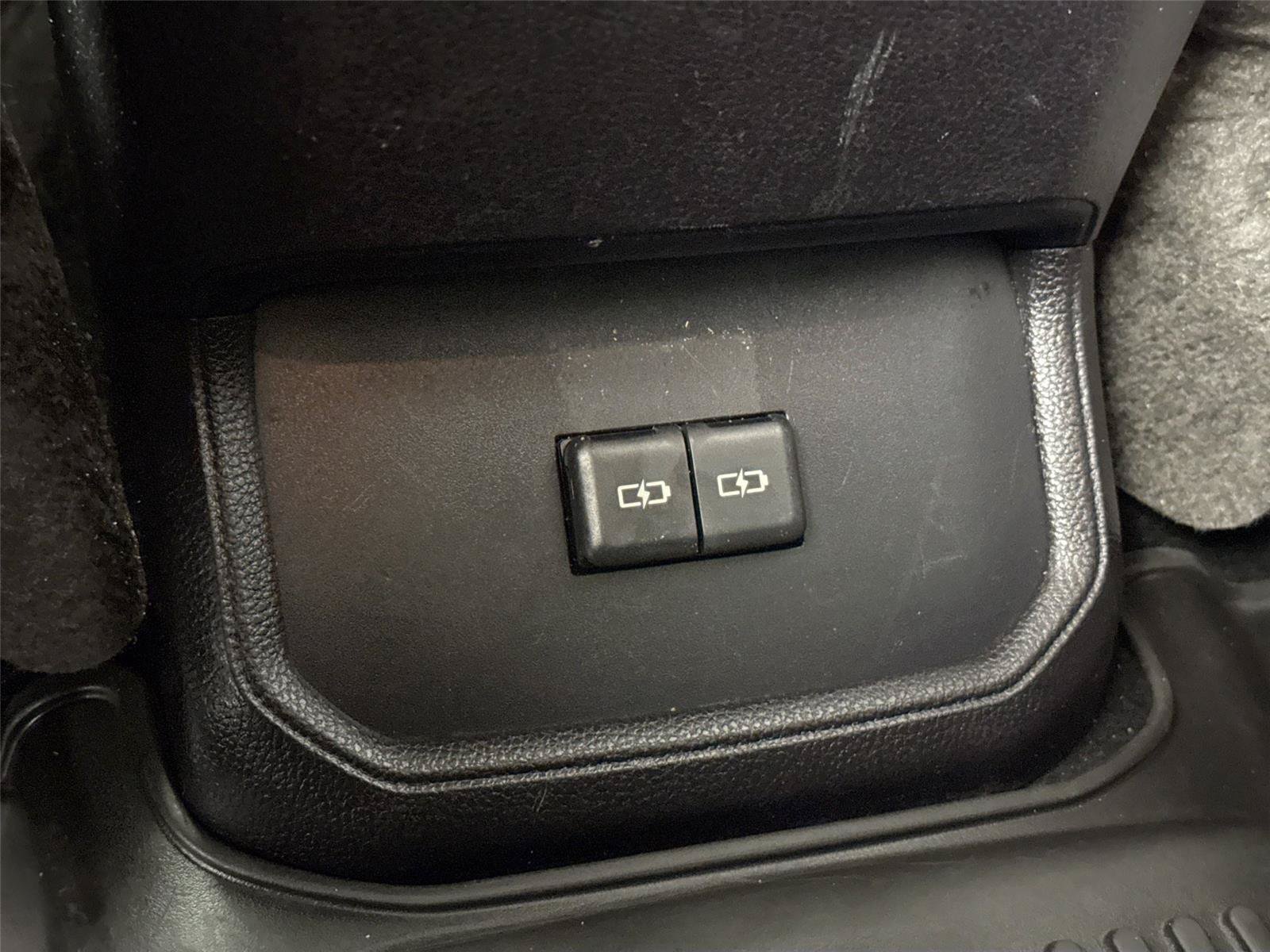 Used 2022 Toyota Highlander XLE FWD image 33