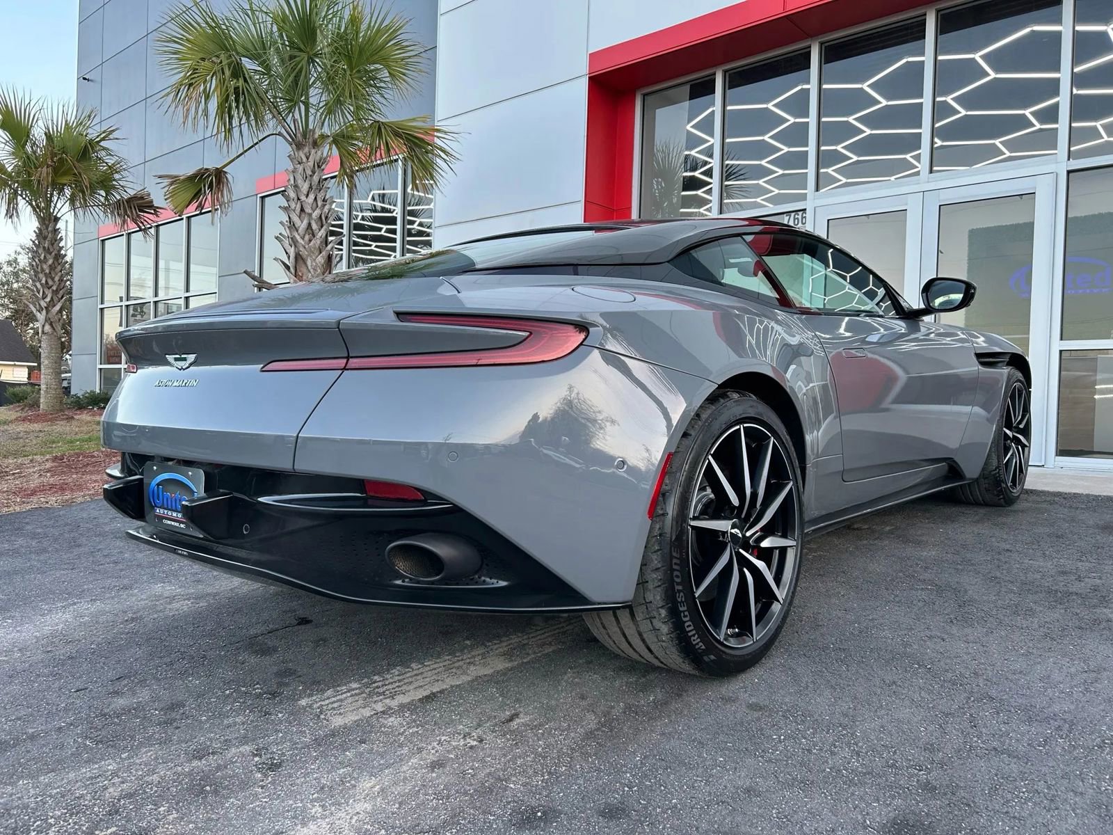 Used 2020 Aston Martin DB11 Coupe image 4