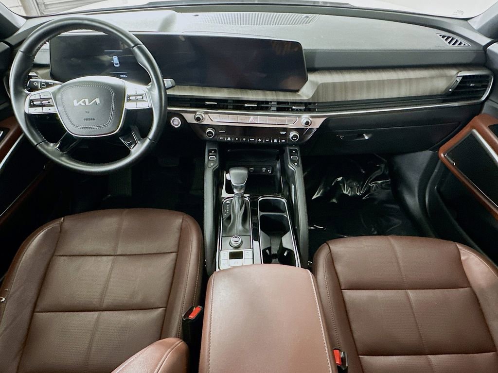 Used 2023 Kia Telluride EX w/ EX Captain's Chair Package image 17