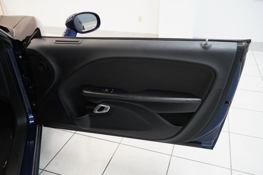 Used 2015 Dodge Challenger SXT RWD image 21