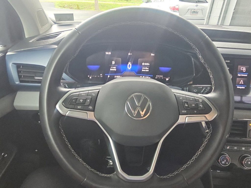 Used 2023 Volkswagen Taos SE w/ Panoramic Sunroof Package FWD image 15