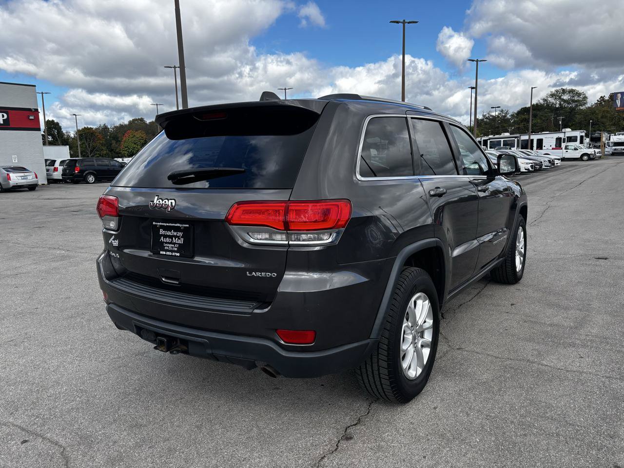 Used 2016 Jeep Grand Cherokee Laredo w/ Quick Order Package 23E AWD/4WD image 3