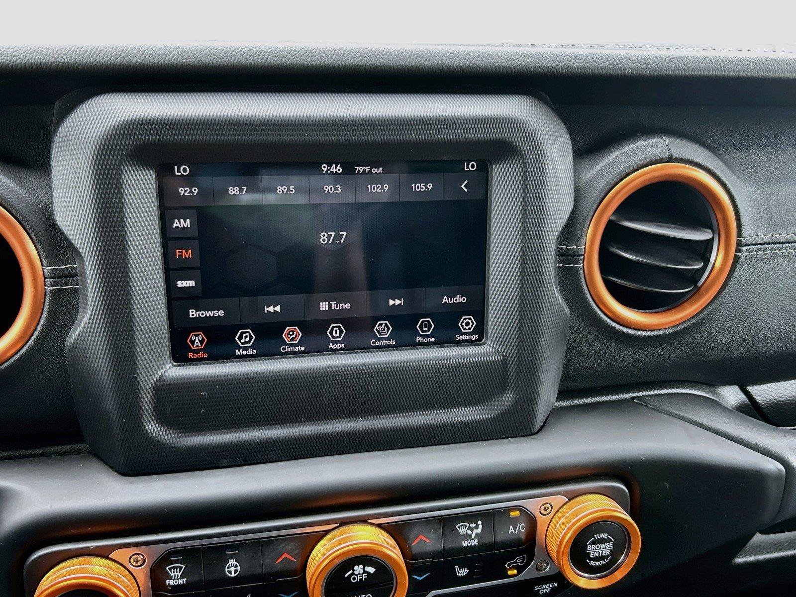 Used 2018 Jeep Wrangler Unlimited Sahara AWD/4WD image 30
