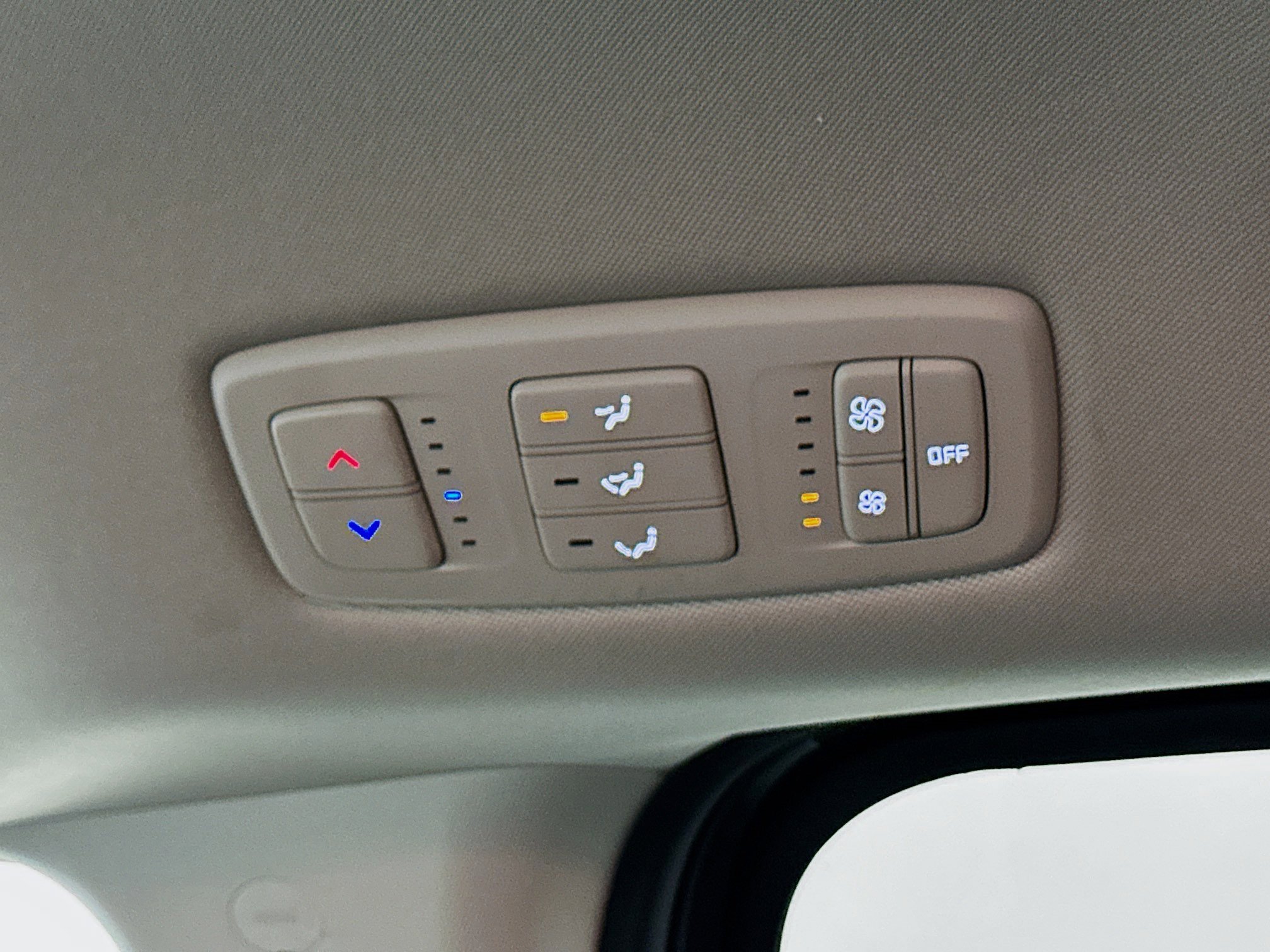 Used 2024 Kia Carnival LX image 25