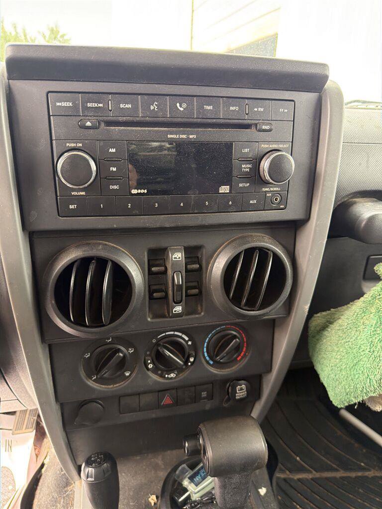 Used 2007 Jeep Wrangler Unlimited Sahara AWD/4WD image 11