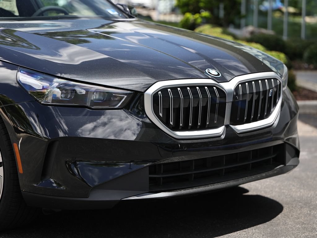 New 2027 BMW i5 xDrive40 w/ Premium Package AWD/4WD image 2