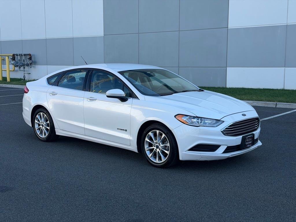 Used 2017 Ford Fusion SE image 3