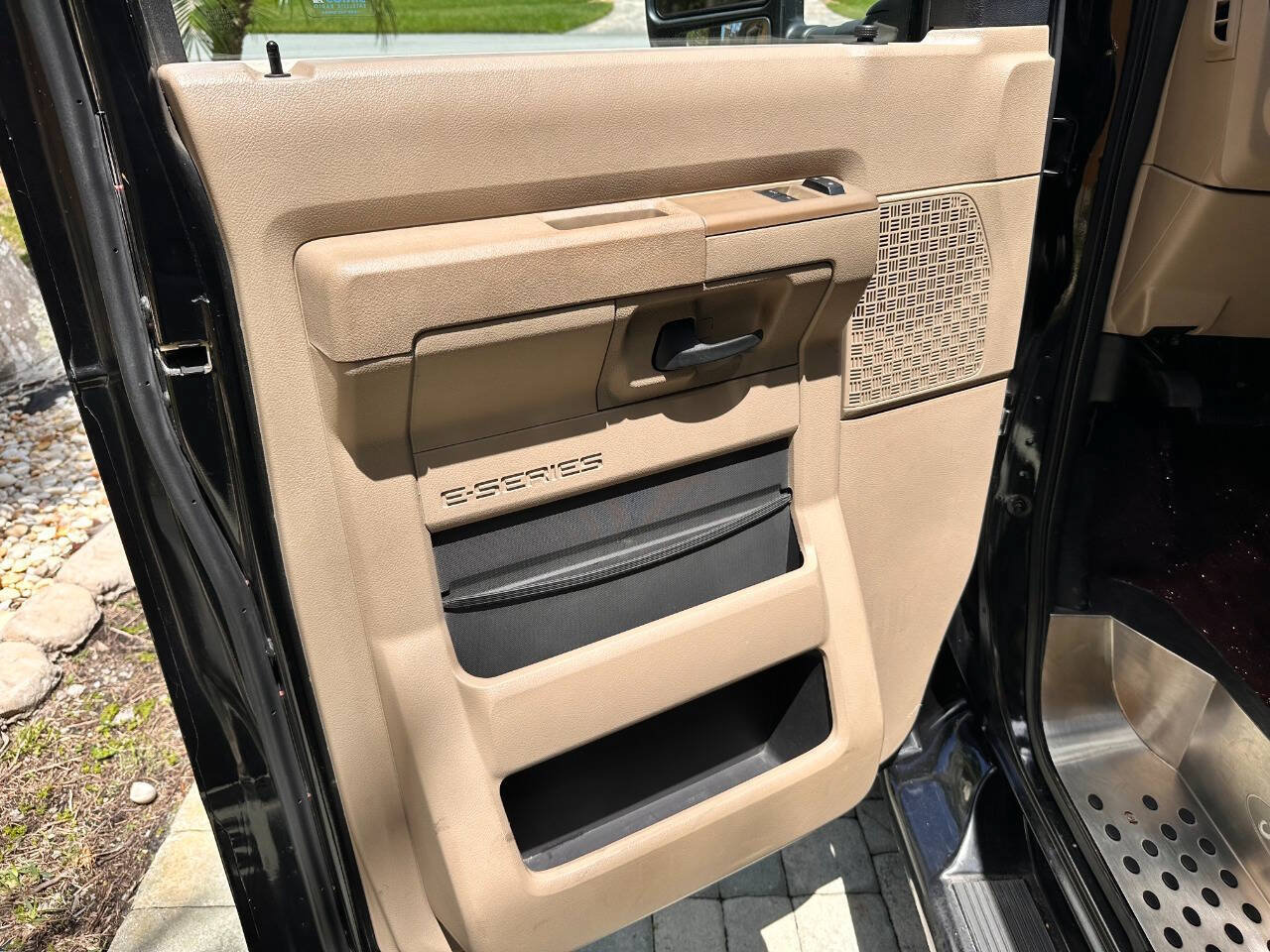 Used 2010 Ford E-350 and Econoline 350 XLT RWD image 46