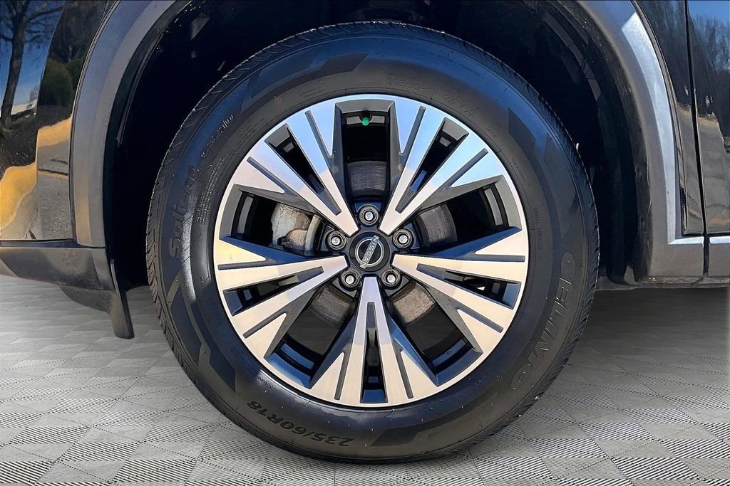 Used 2023 Nissan Rogue SV image 9