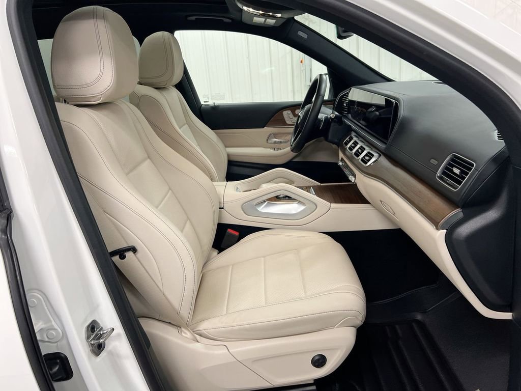 Used 2025 Mercedes-Benz GLS 450 4MATIC image 23