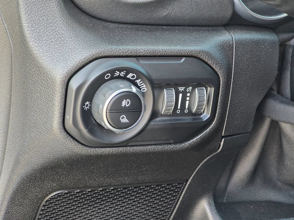 Used 2020 Jeep Gladiator Overland AWD/4WD image 39