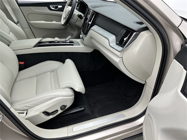 Certified 2025 Volvo XC60 B5 Ultra w/ Protection Package Premier image 25