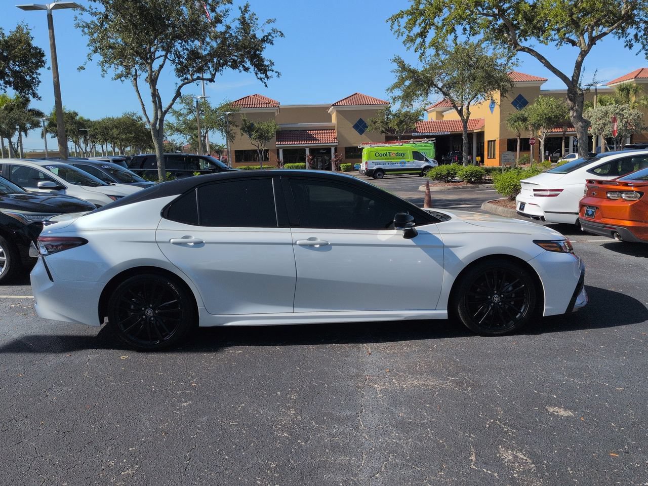 Used 2022 Toyota Camry XSE w/ Driver Assist Package FWD image 3