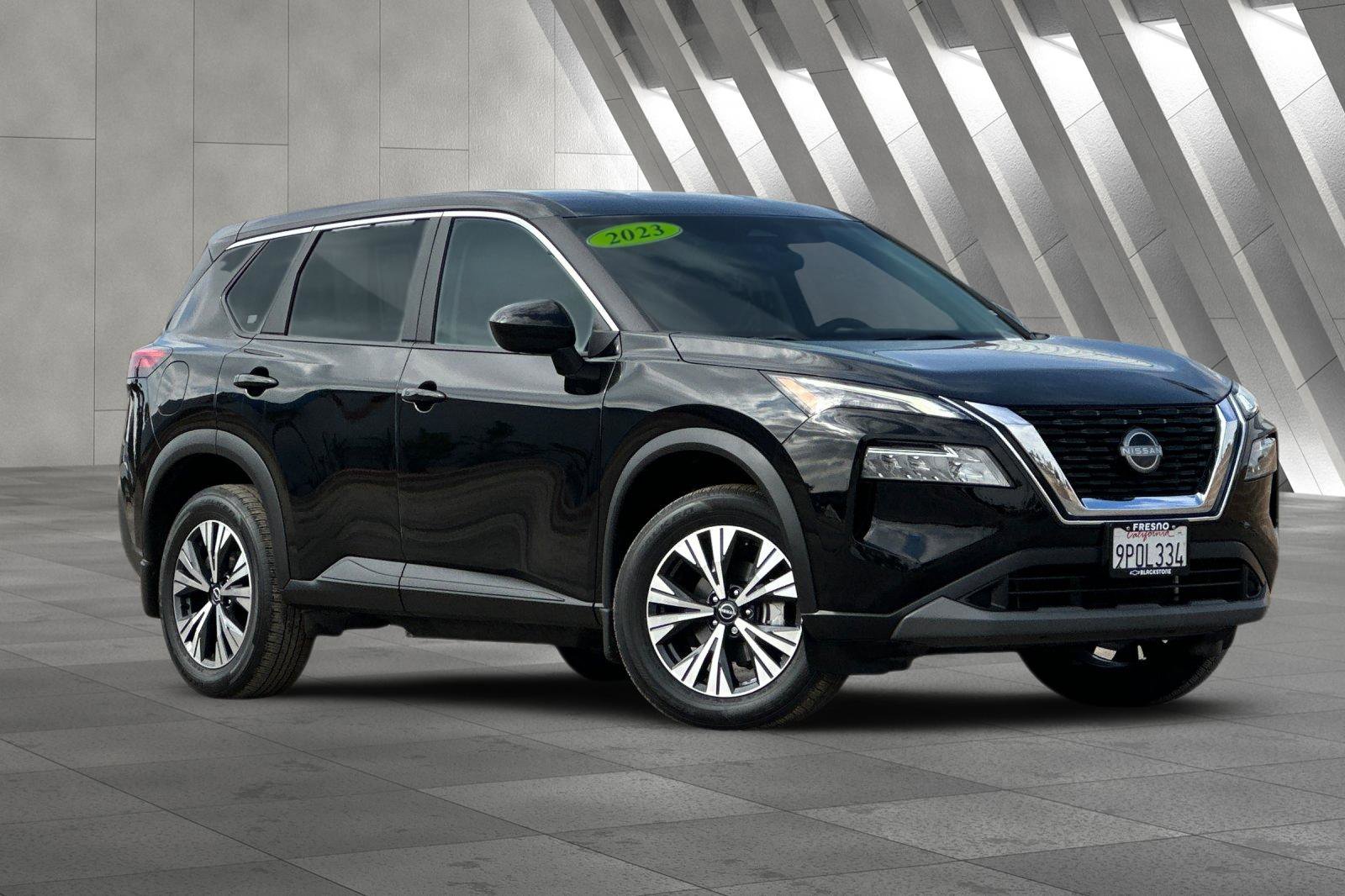 Used 2023 Nissan Rogue SV image 1