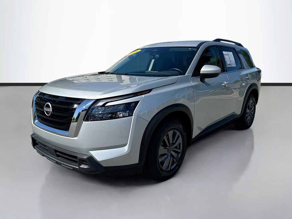 Certified 2025 Nissan Pathfinder SV AWD/4WD image 3