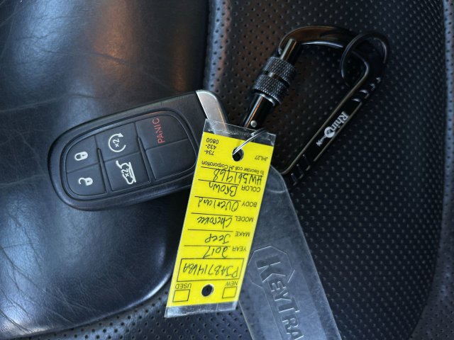 Used 2017 Jeep Cherokee Overland w/ Technology Group FWD image 34