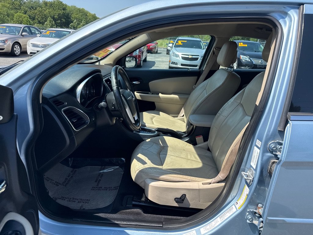Used 2013 Chrysler 200 Limited FWD image 9