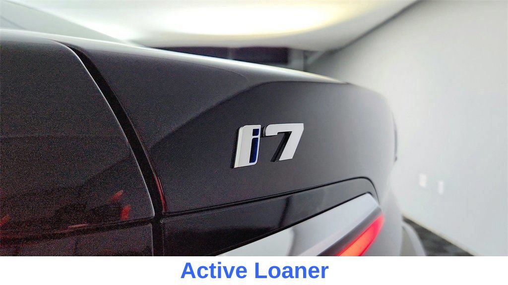Used 2025 BMW i7 xDrive60 AWD/4WD image 17