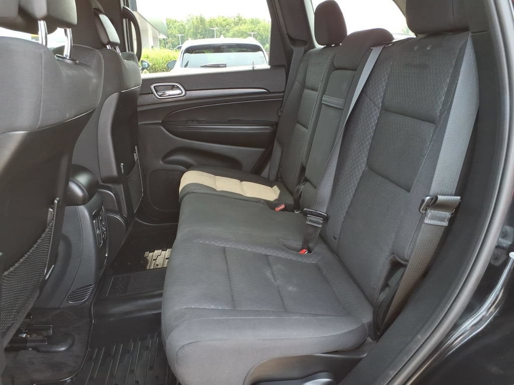 Used 2018 Jeep Grand Cherokee Laredo AWD/4WD image 11
