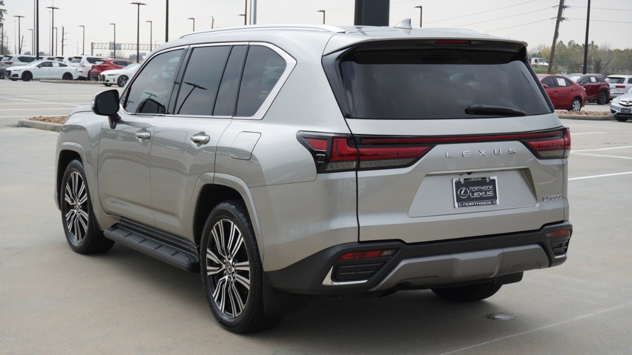 Used 2024 Lexus LX 600 4WD w/ Luxury Package image 8