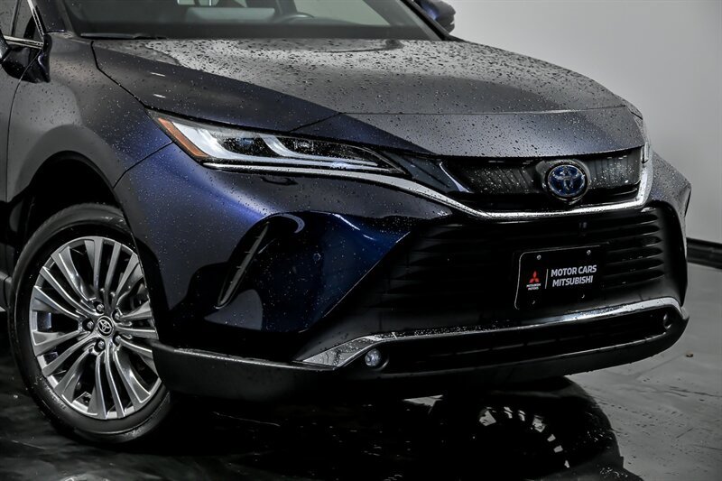 Used 2024 Toyota Venza XLE AWD/4WD image 2