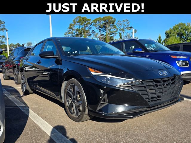 Used 2023 Hyundai Elantra SEL w/ Convenience Package FWD image 3