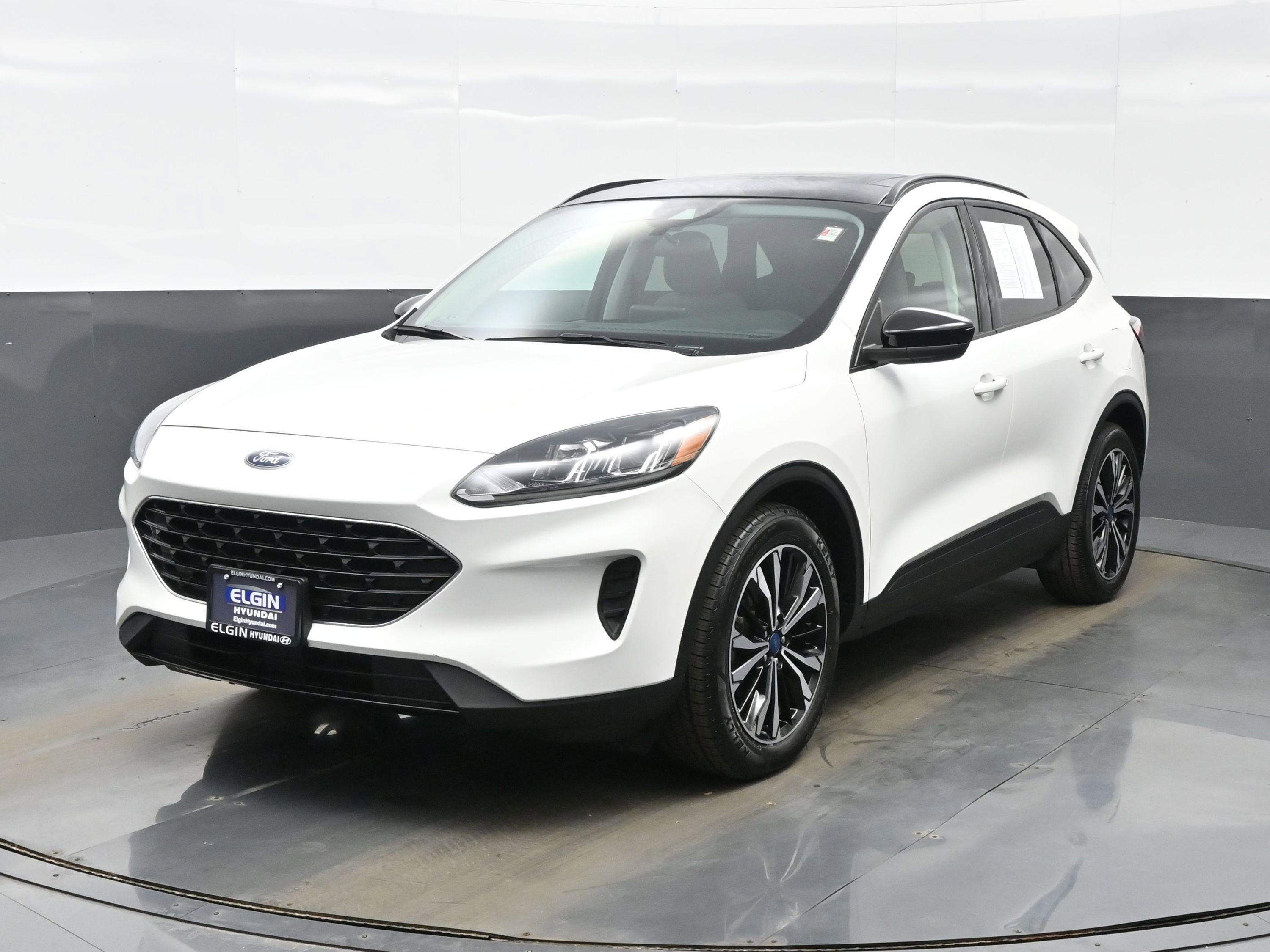 Used 2022 Ford Escape SE w/ SE Sport Appearance Package