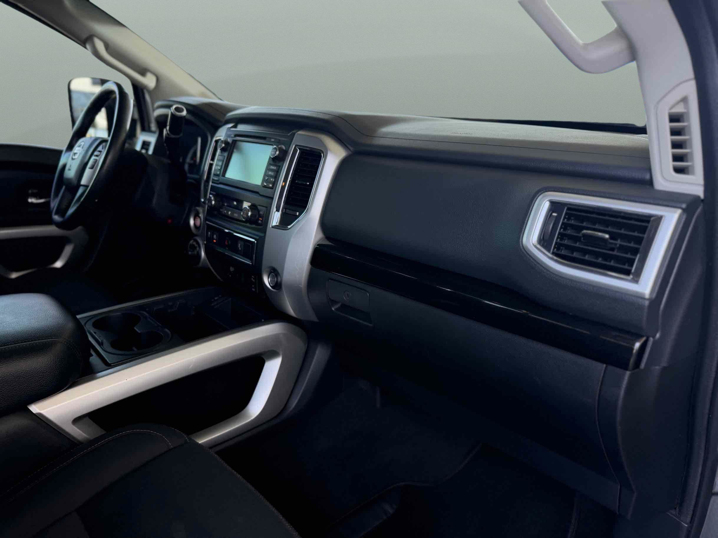 Used 2018 Nissan Titan SV w/ SV Convenience Package AWD/4WD image 16