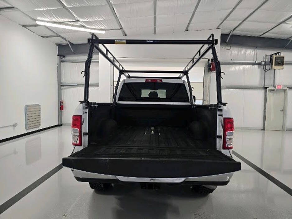 Used 2024 RAM 2500 Tradesman w/ Chrome Appearance Group AWD/4WD image 7
