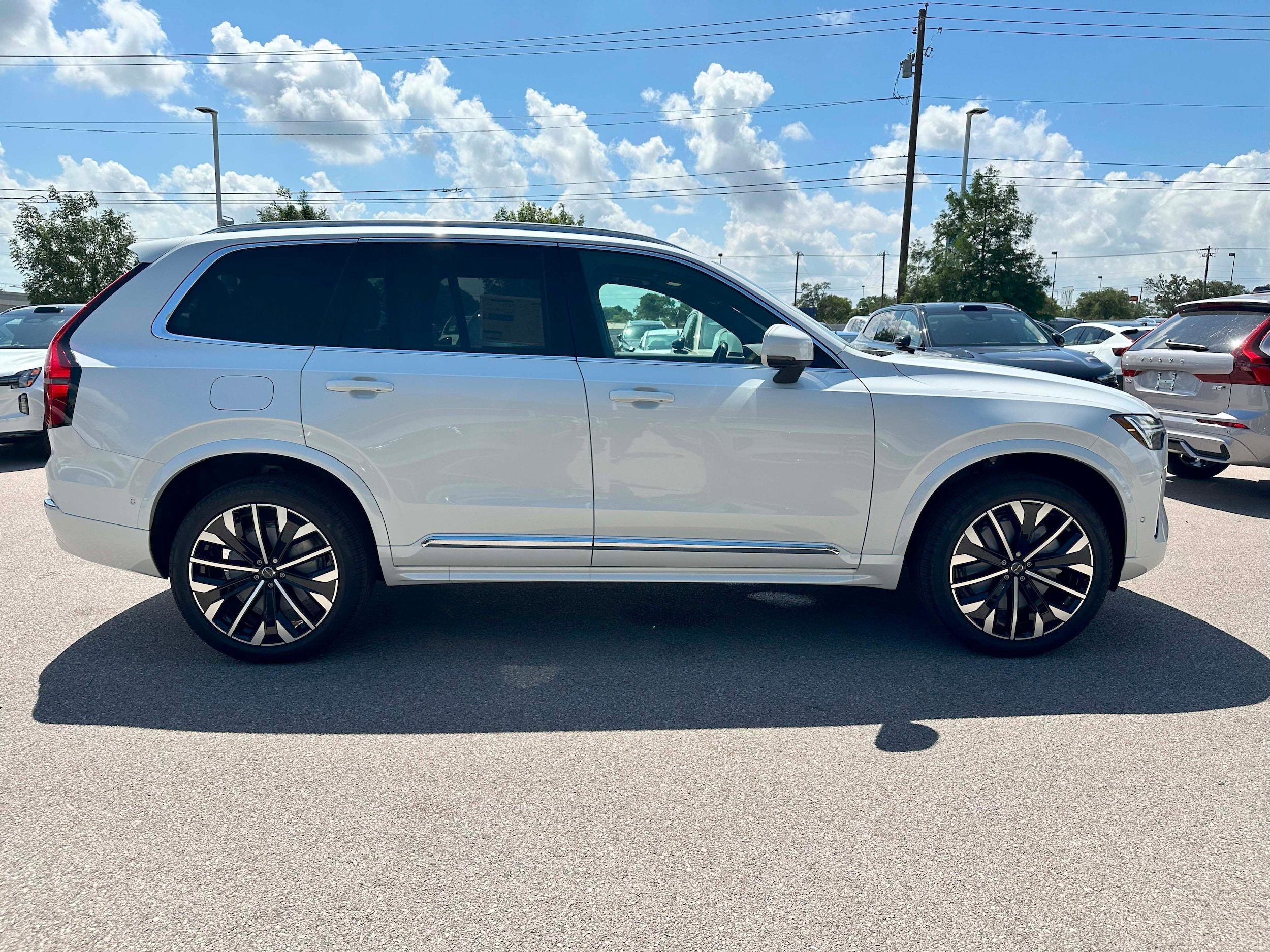 New 2026 Volvo XC90 B6 Plus w/ Protection Package Premier image 7