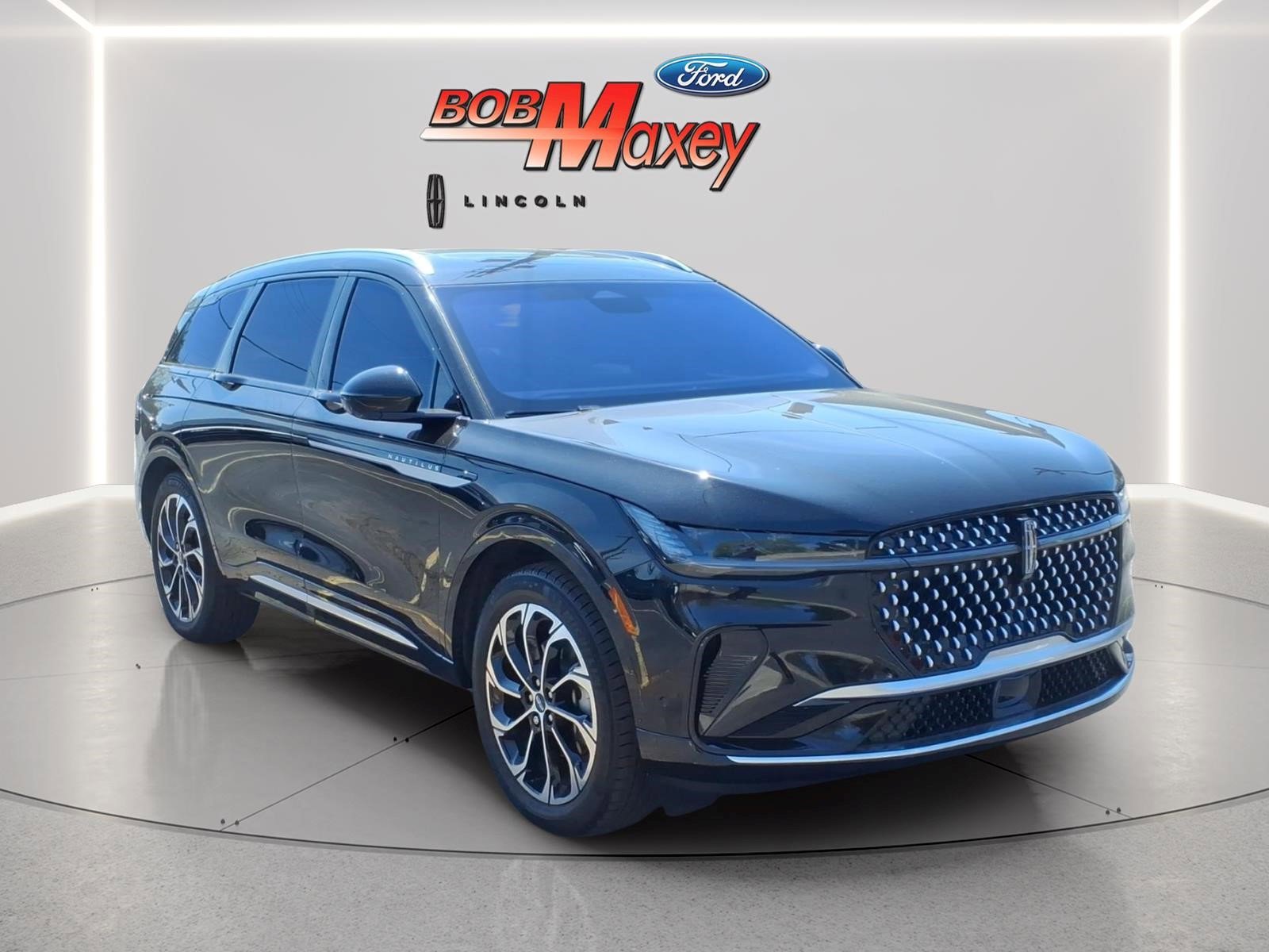 Used 2024 Lincoln Nautilus Reserve w/ Equipment Group 202A AWD/4WD image 3