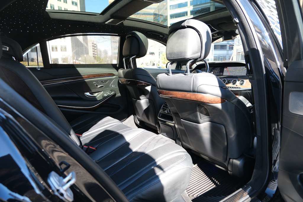 Used 2018 Mercedes-Benz S 560 4MATIC Sedan w/ Premium Package image 27