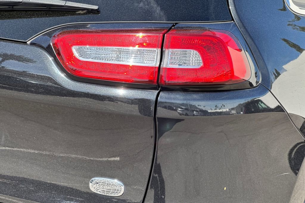 Used 2016 Jeep Cherokee Overland image 33