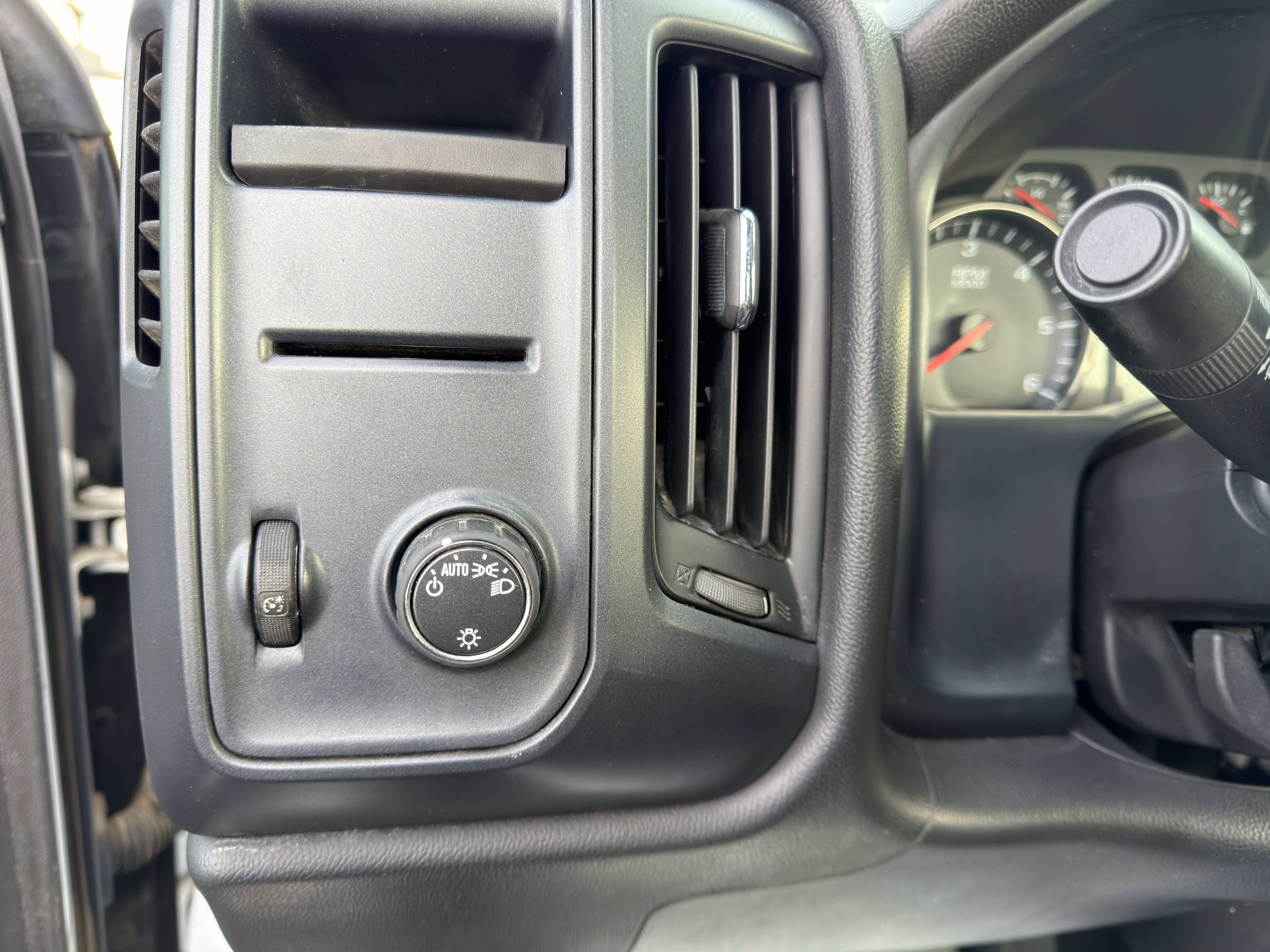 Used 2015 Chevrolet Silverado 1500 W/T image 14