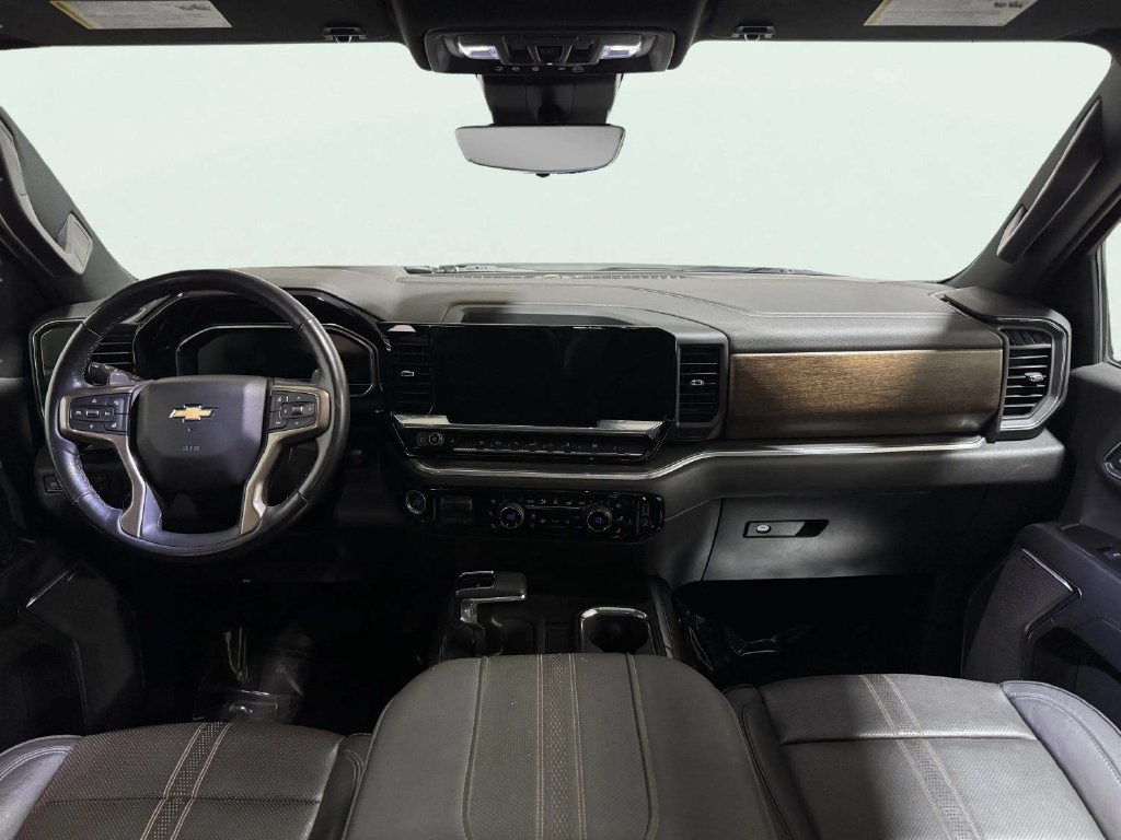 Used 2023 Chevrolet Silverado 1500 High Country w/ Technology Package AWD/4WD image 9