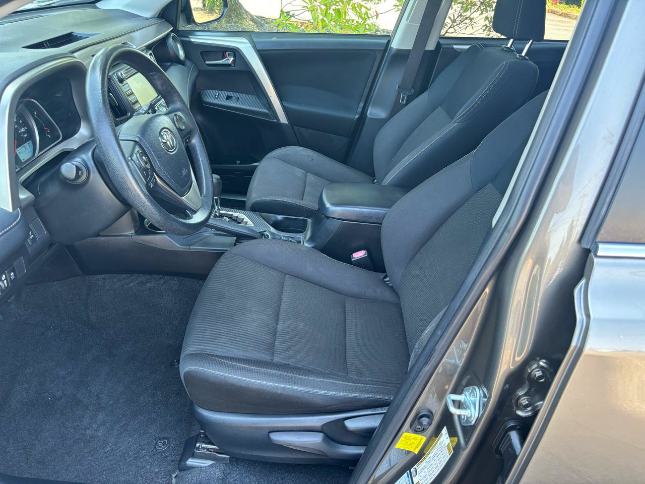 Used 2014 Toyota RAV4 XLE AWD/4WD image 4