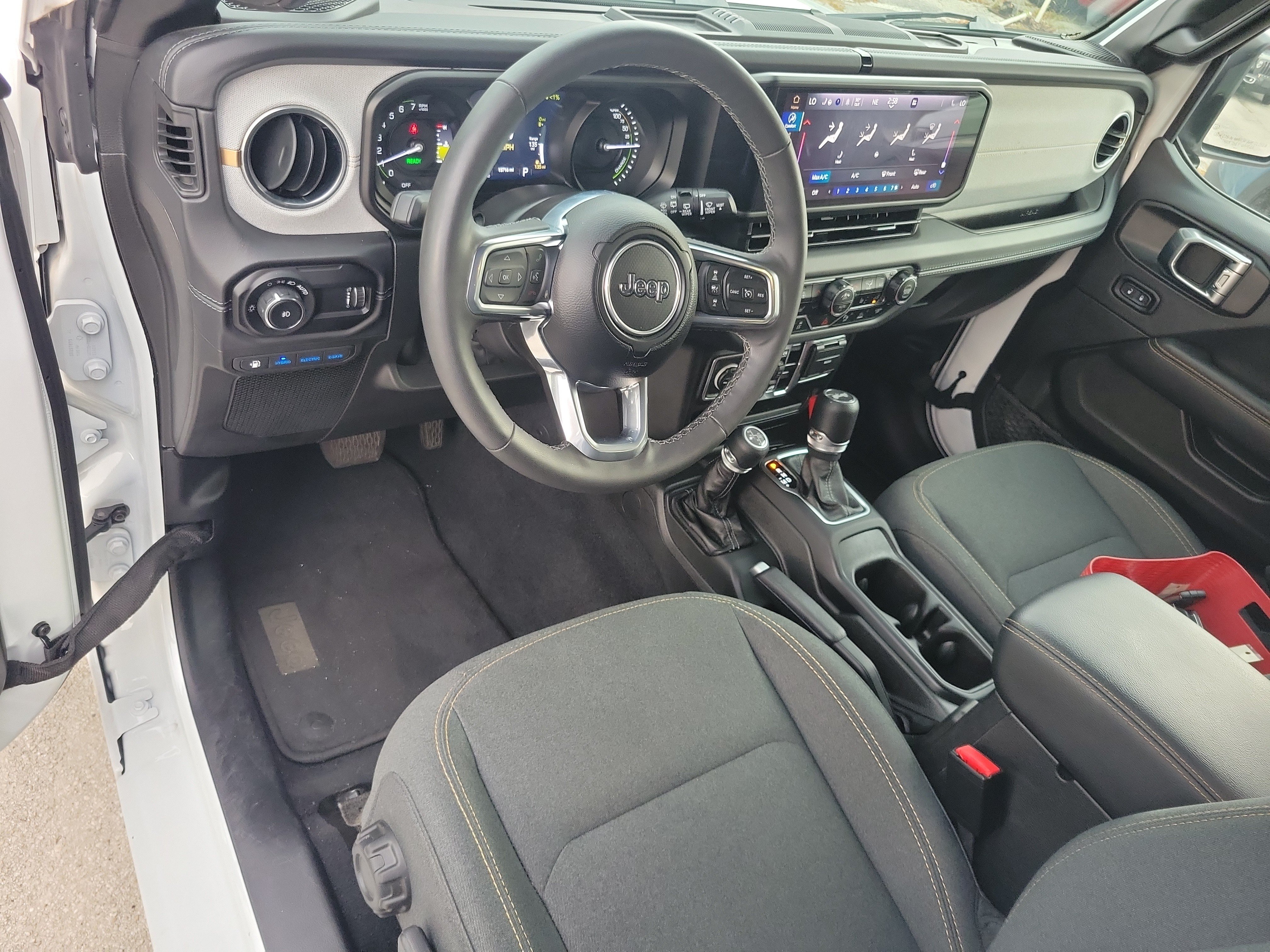 Used 2025 Jeep Wrangler Unlimited Sahara w/ Safety Group AWD/4WD image 12